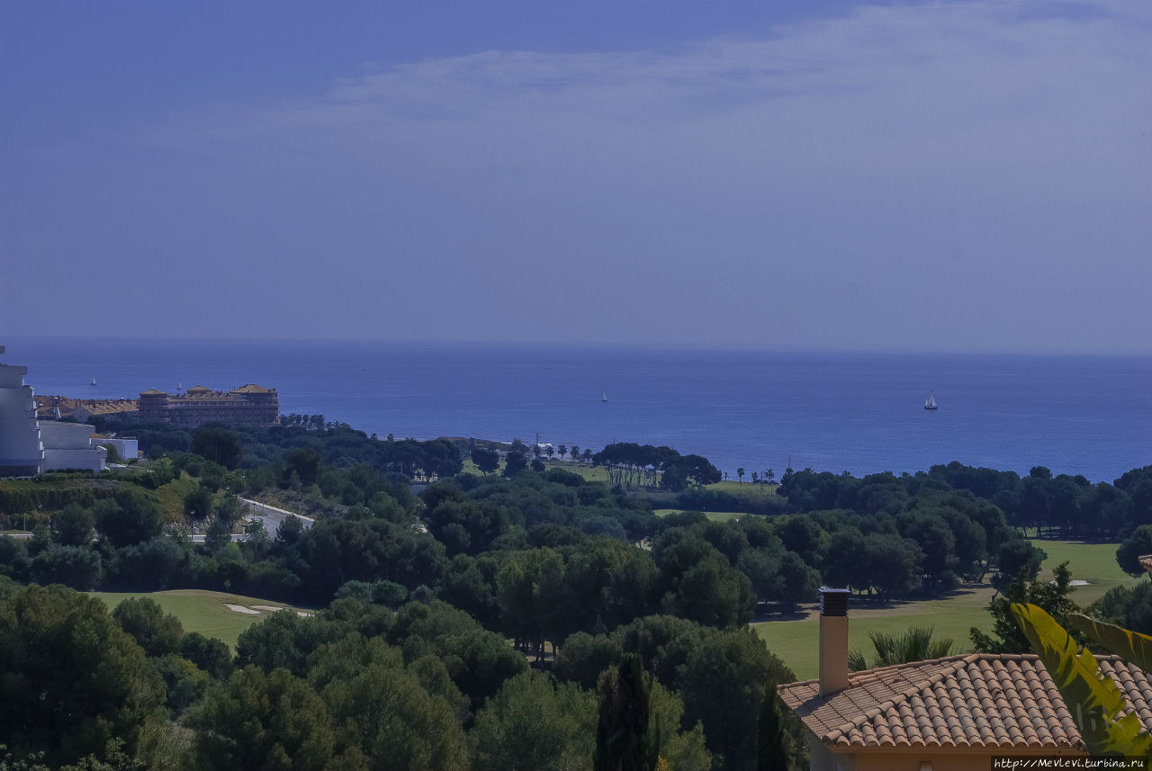 В апреле на средиземном Ситжес, Испания