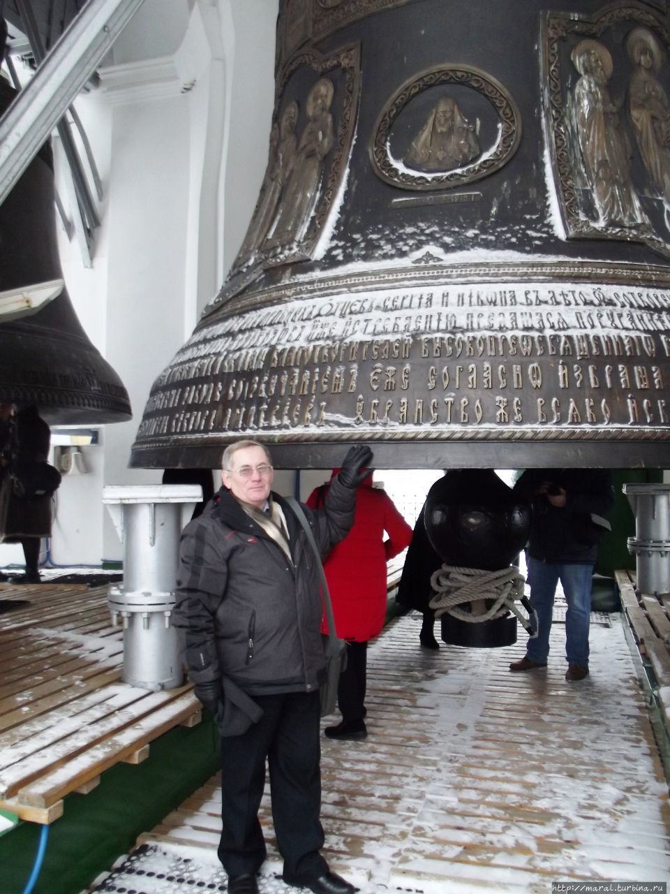 «Царь-колокол» поднят на колокольню Троице-Сергиевой Лавры 16 апреля  2004 года Сергиев Посад, Россия