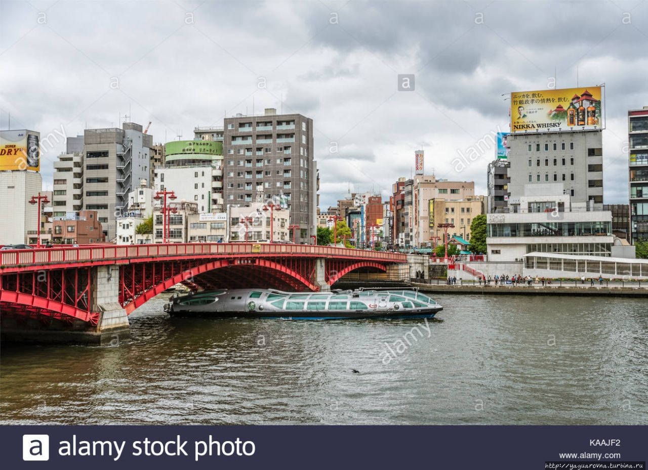 Красный мост через реку Сумида, фото из интернета. Токио, Япония