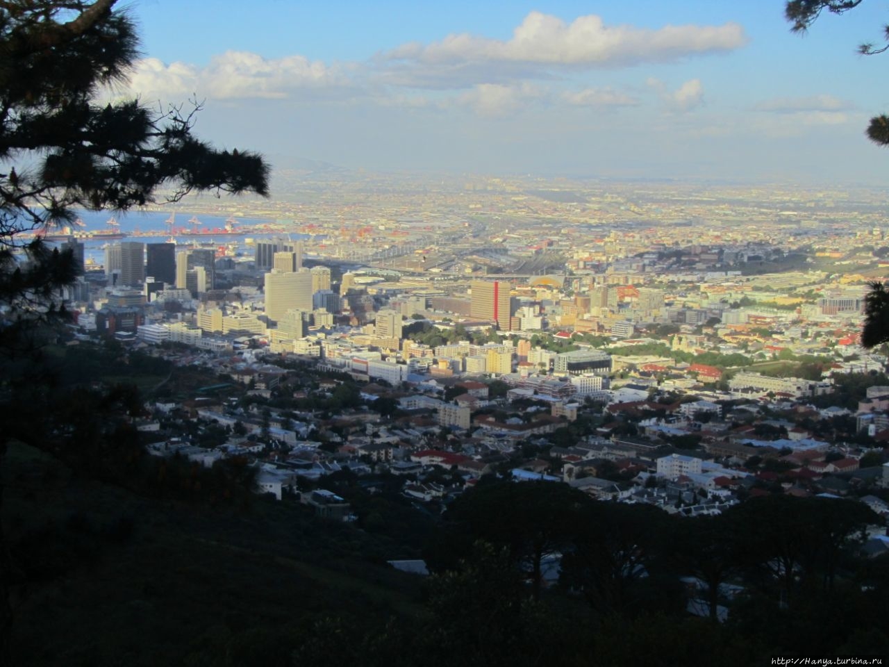 Сигнальный Холм и Полуденная пушка Кейптаун, ЮАР Сигнальный Холм и Полуденная пушка Кейптаун, ЮАР