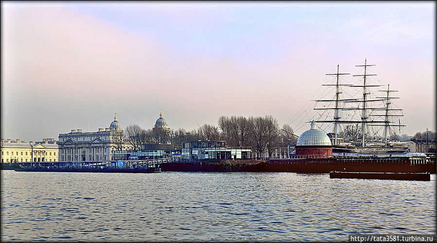 Основные  прогулочные маршруты заканчиваются  в Гринвиче, но некоторые компании совершают  поездки до заградительной плотины — 