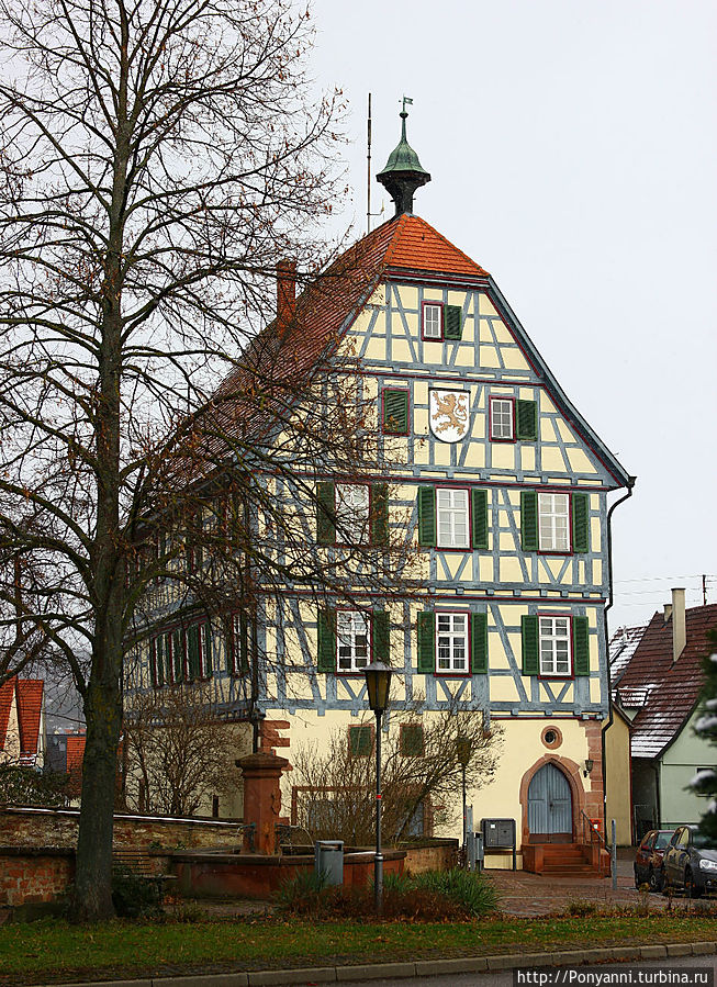 Старинное здание архива и бюро записи актов гражданского состояния (немецкий ЗАГС).