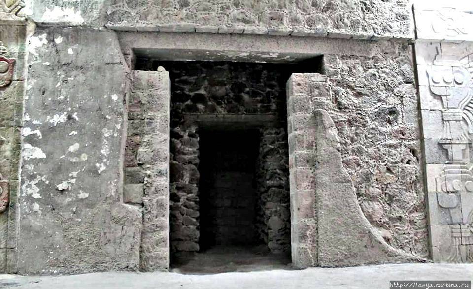 Храм Пернатых Раковин Теотиуакан пре-испанский город тольтеков, Мексика
