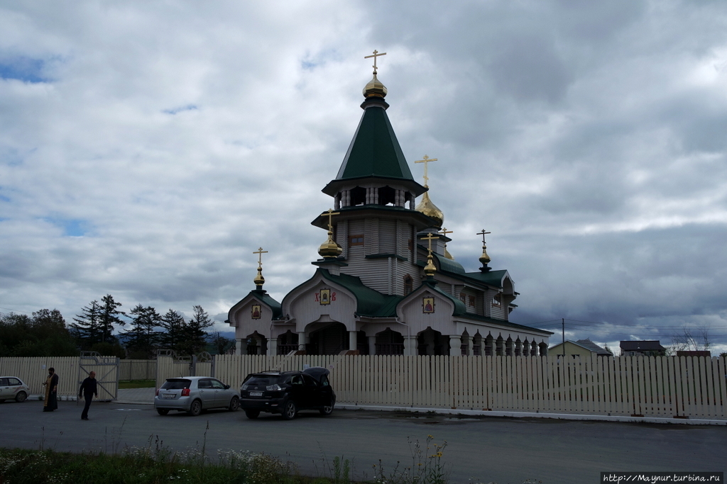 Она собрана из  бревен одинакового диаметра, как снаружи, Невельск, Россия