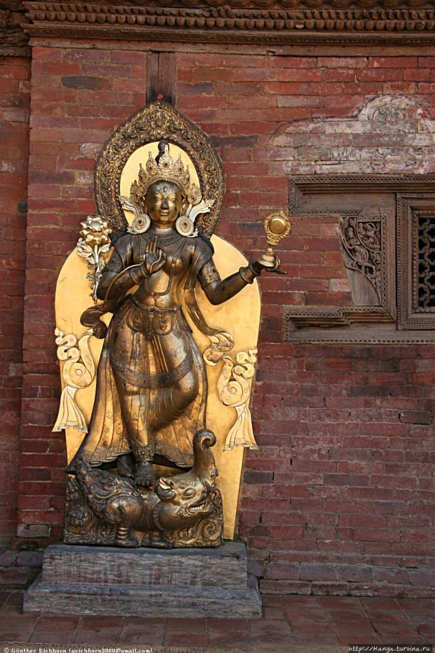 Мул Чоук Королевского дворца в Дурбаре Патана. Ганга. Из интернета