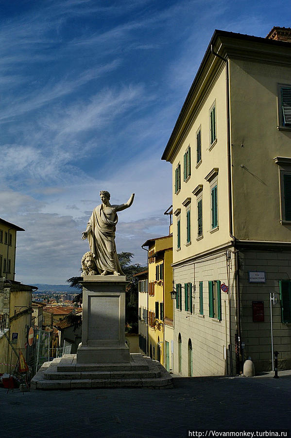 С Виа Рикасоли на Пиаджиа ди Мурелло Ареццо, Италия