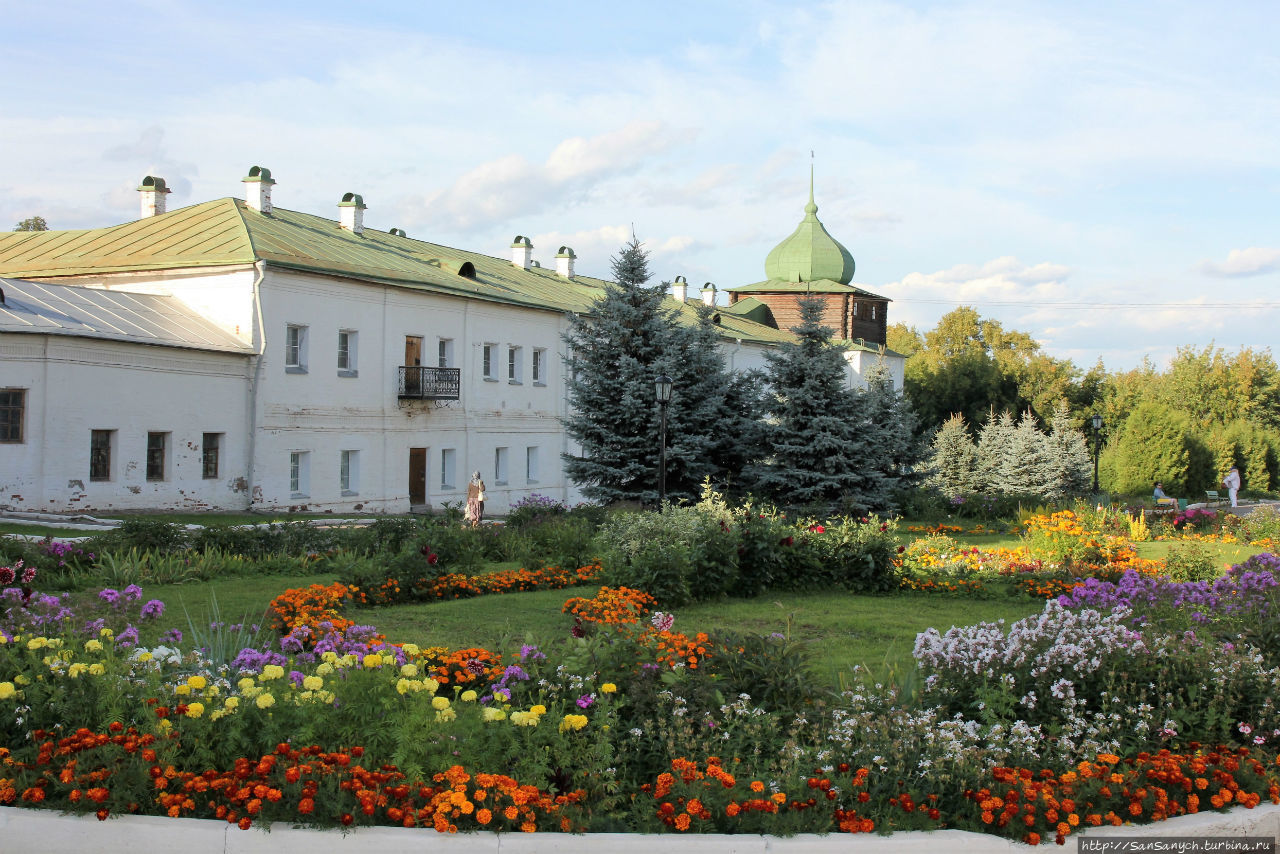 В монастыре. Киров, Россия