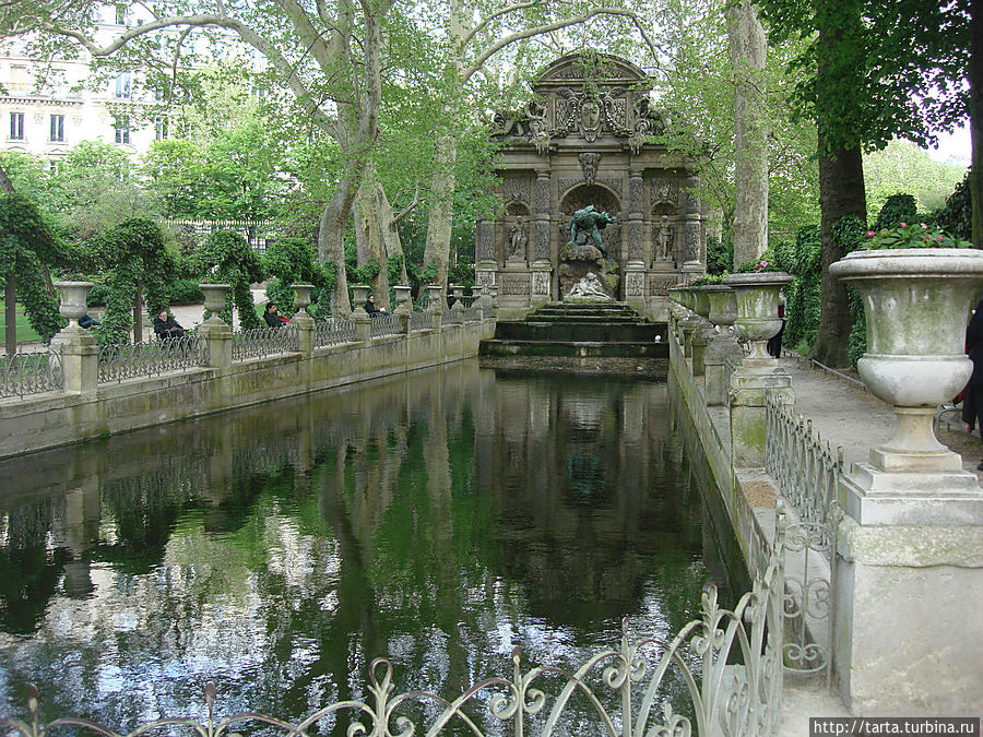 Фонтан Медичи в Люксембургском саду Париж, Франция
