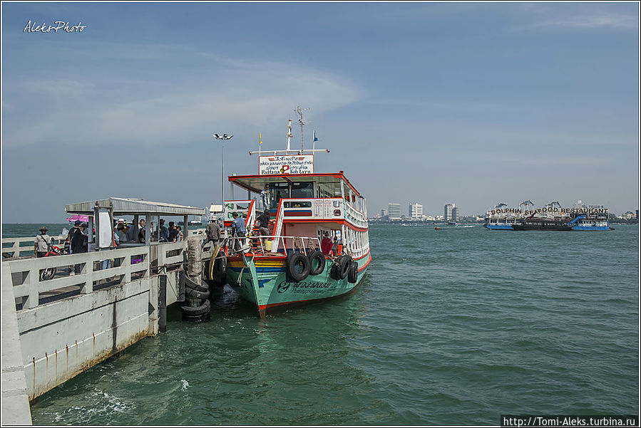 Скоро сядем на один из корабликов и поплывем на остров Ко Лан, а заодно узнаем, почему я все-таки назвал его 