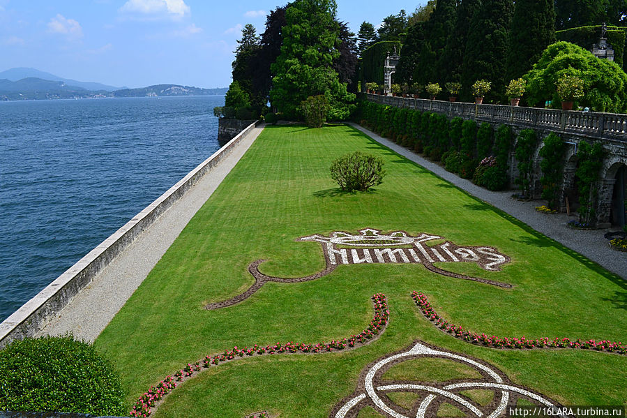 Кольца Барромео в садово-парковом ансамбле. Кольца символизируют силу в единстве.