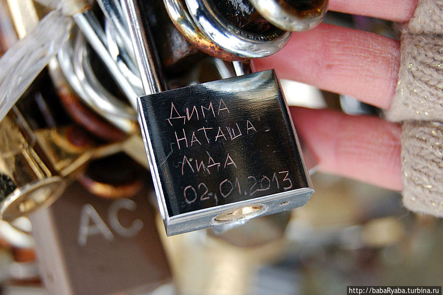 наш семейный якорёк любви)) стареют Рябкозавры.. сентиментальничают)))