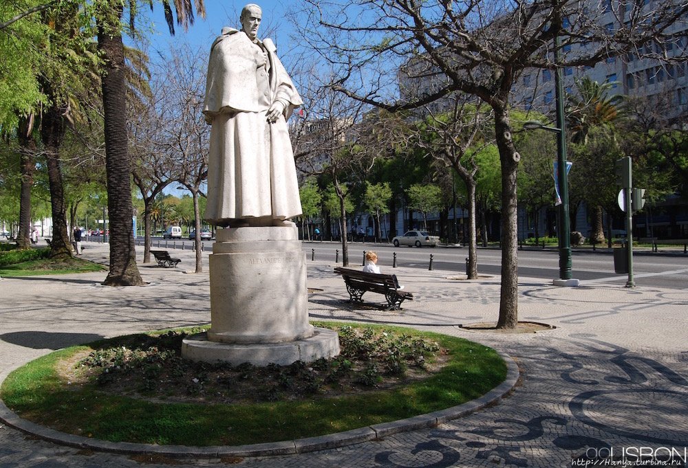 Монумент, посвященный Alexandre Herculano, португальскому писателю и политику. Из интернета