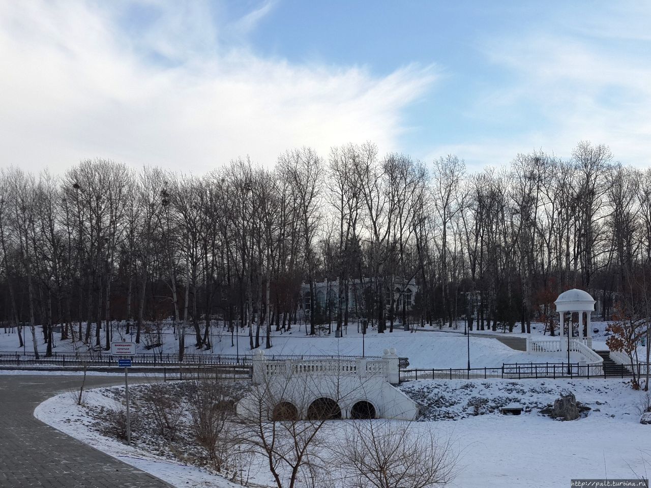 В парке Северном снега уже побольше