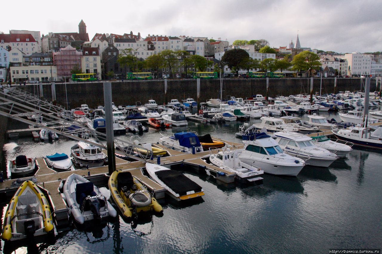 Сент питер порт. Сент-питер-порт гернси. St peter port, guernsey. Сент питер порт. Сент питер порт столица.