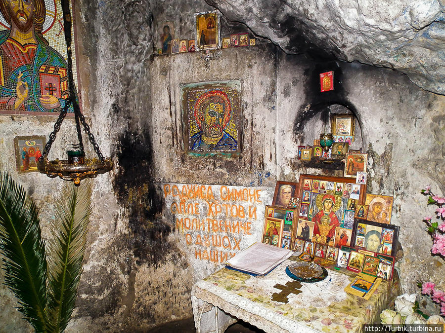 келья (грот) святого апостола Симона Кананита Новый Афон, Абхазия