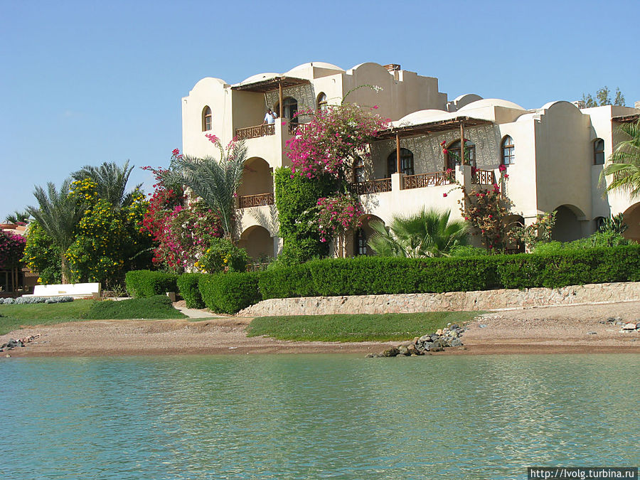 Султан со стороны канала