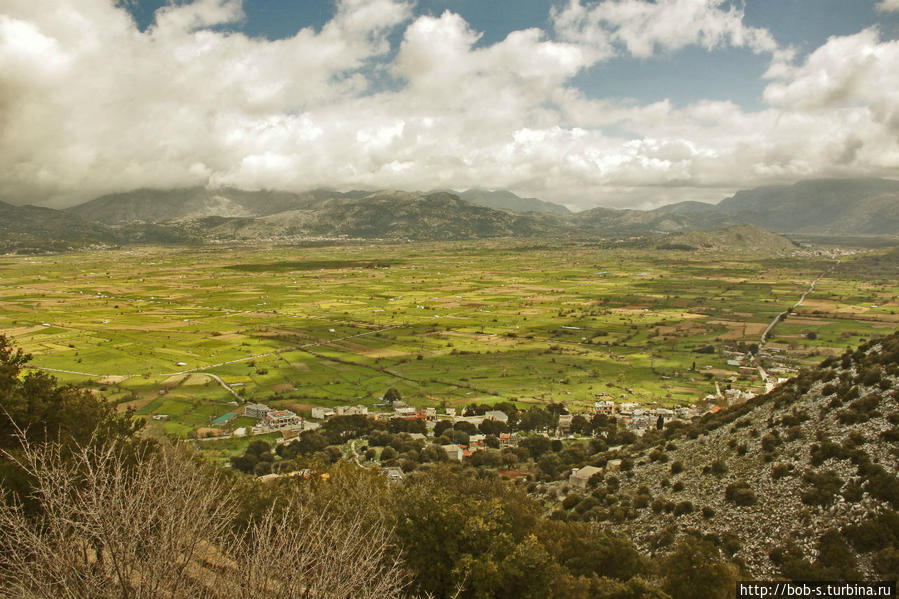 На высоте открывается красивый вид на долину Остров Крит, Греция