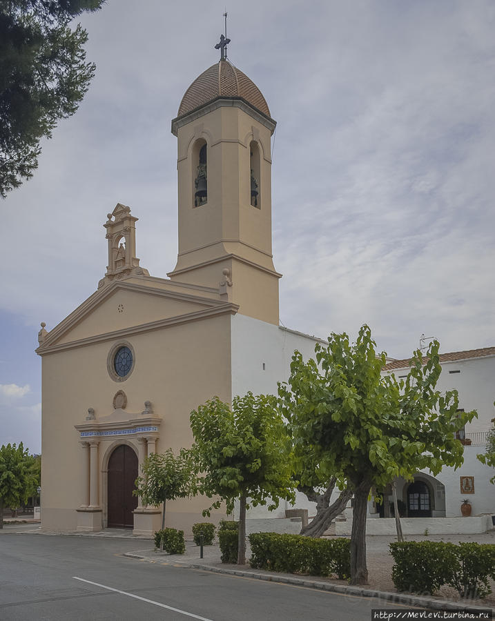 У церкви Ситжес, Испания
