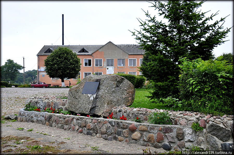Этот камень заложен в честь 600-летия г. Гердауэн. 
Возможно, скоро кроме этого камня от Гердауэна ничего не останется. Железнодорожный, Россия
