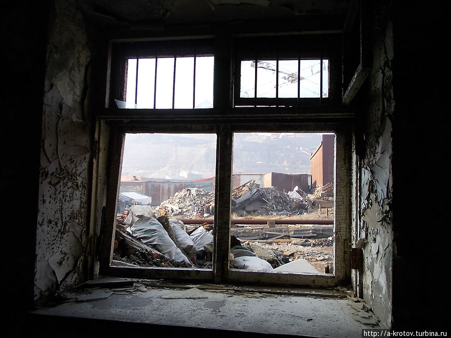 Есть и разрушенные микрорайоны (старые постройки) Норильск, Россия