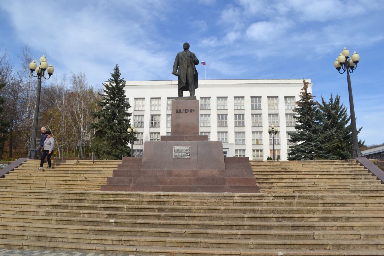 Памятник В.И. Ленину / Lenin Monument In Zheleznovodsk