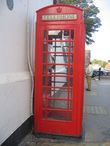 Традиционная красная телефонная будка