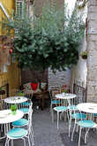 а какое уютное кафе — чистая Греция