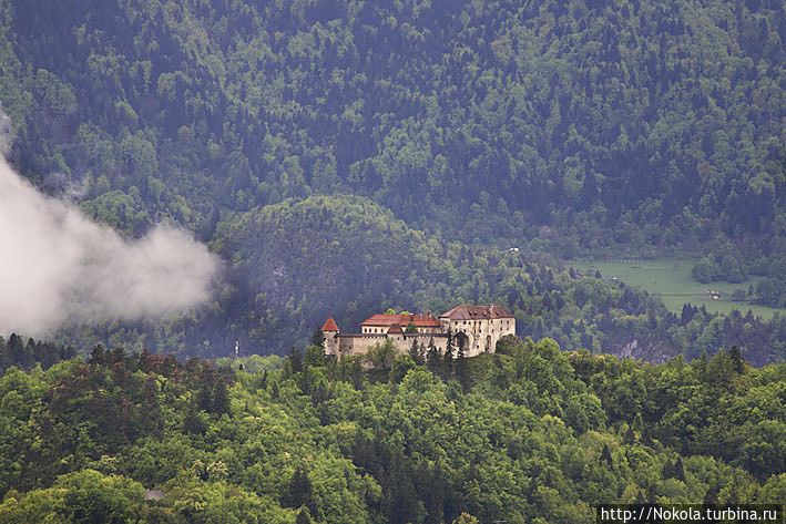 Вид на Бледский замок Юлийские Альпы, Словения
