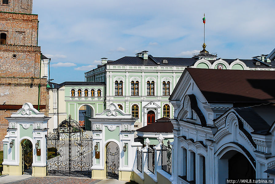 ворота ведущие к Губернаторскому дворцу Казань, Россия