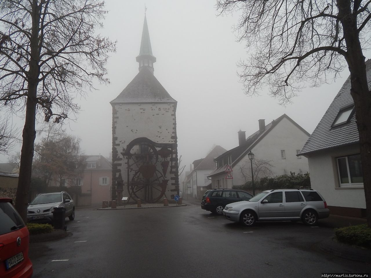 Город в тени собора Брайзах-на-Рейне, Германия