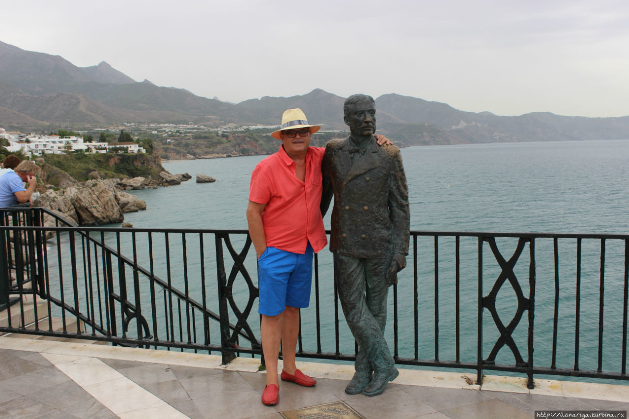 Даешь в пасмурный день яркую одежду!:)