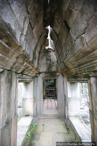 Храм Бапуон. Галерея втор