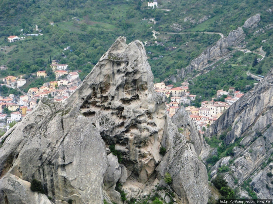 Скалы Пьетрапертозы Пьетрапертоза, Италия