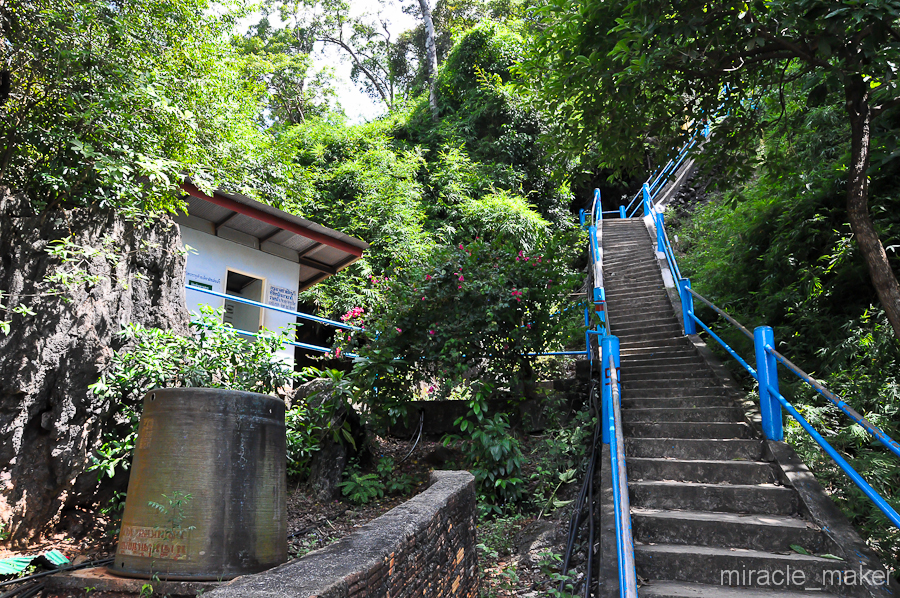 Где то по пути повстречалось такое место отдыха с краном и прочими удобствами.