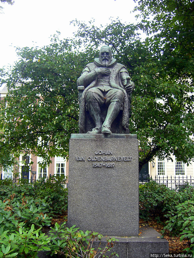 Памятник Яну ван Олденбарневелту (1547-1619), голландский государственный деятель Гаага, Нидерланды