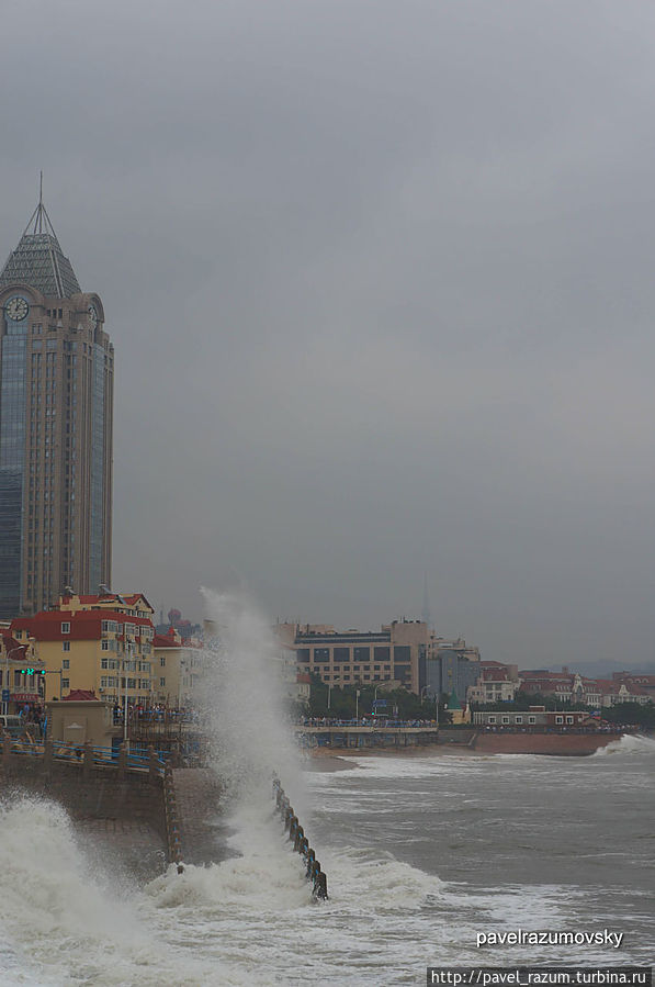 Шторм на Жёлтом море Циндао, Китай