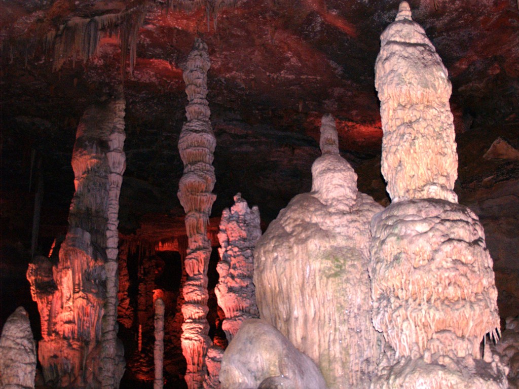Подземный дворец у шоссе Сети-Лагоас, Бразилия