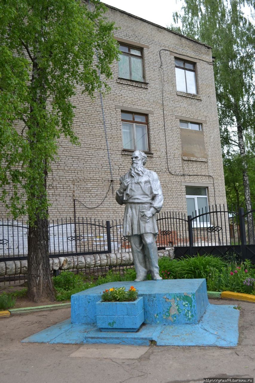 Памятник Льву Толстому Первомайский, Россия