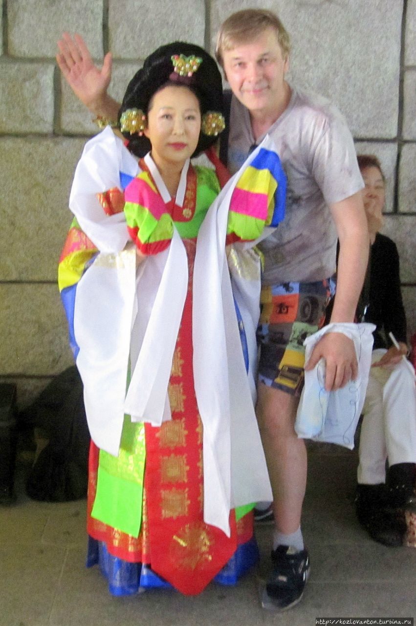 С одной из участниц концерта. Сеул, Республика Корея