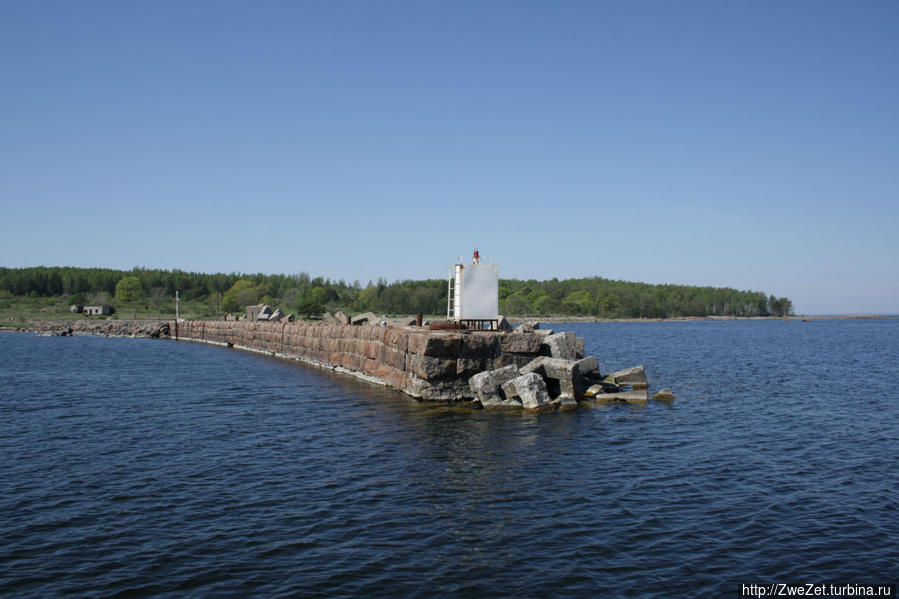 Мол бухты Сууркюлялахти, в которой стояло наше судно Остров Гогланд, Россия