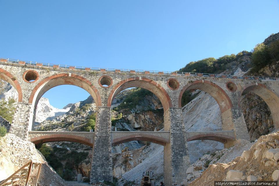Мраморные мосты Вара провинции Масса-Каррара Каррара, Италия
