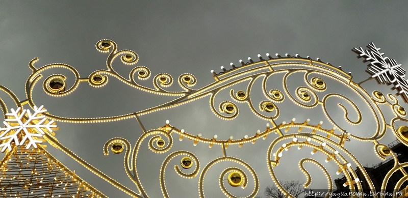 Между Пушкинской и Манежной. Красота и немного цифр. Москва, Россия Между Пушкинской и Манежной. Красота и немного цифр. Москва, Россия