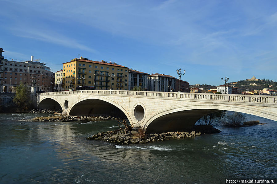 Ponte della Vittoria. Верона, Италия