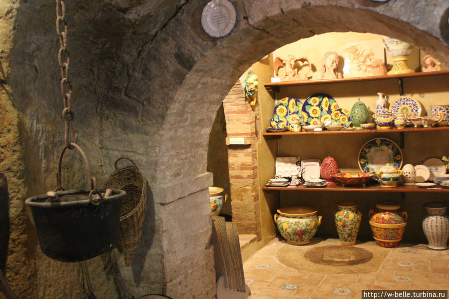 Магазин художественной керамики Пьенца, Италия