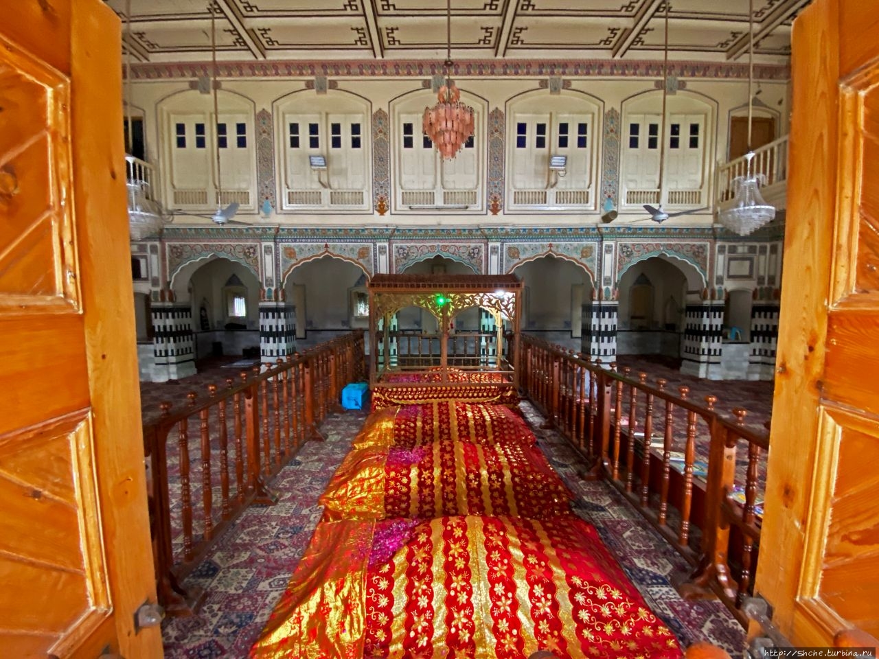 Святилище Мехер Али Шаха Голра-Шариф, Пакистан