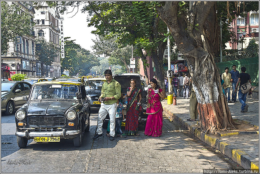 Такси — популярное средство передвижения в городе...
* Мумбаи, Индия