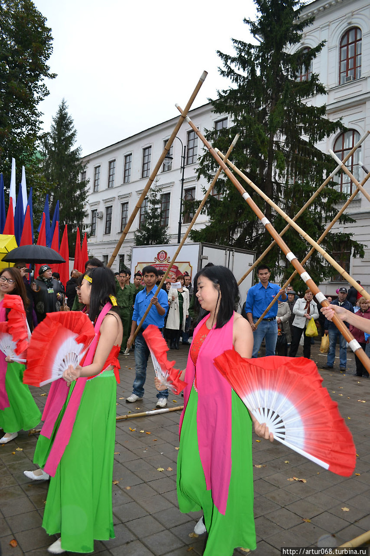 Танец с бамбуком от вьетн
