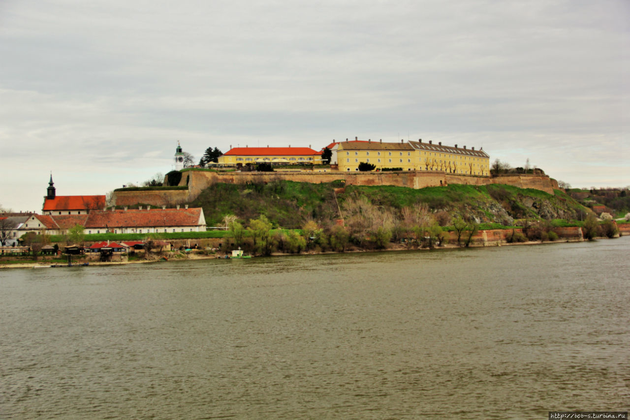 Петроварадинская крепость. Вид с моста Нови-Сад, Сербия