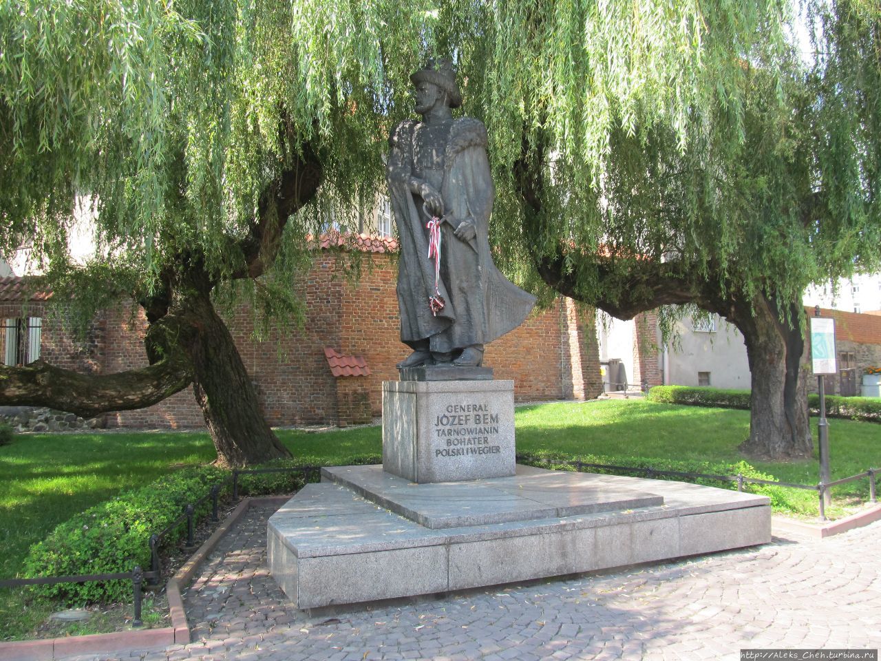 Памятник генералу Бему
