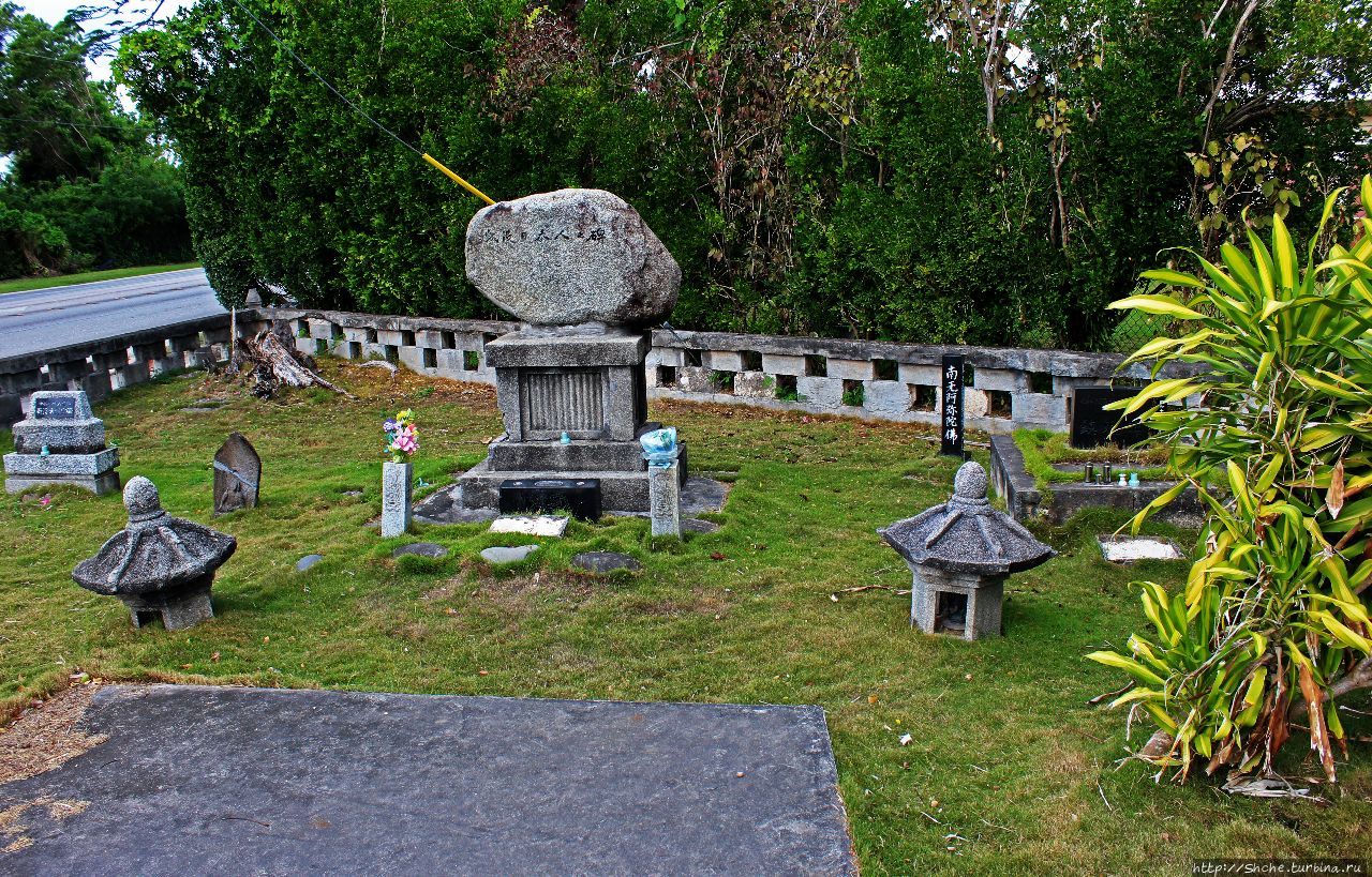 Старое японское кладбище Сусупе, остров Сайпан, Марианские острова